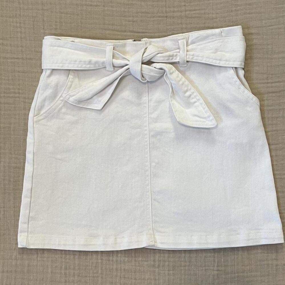 White jean tie waist mini skirt! Zippered back